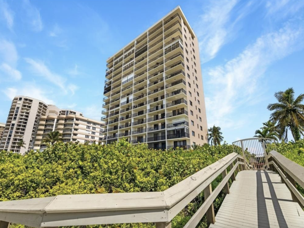 Lovely Condo in Marco Island with Full Ocean Views Sleeps 4